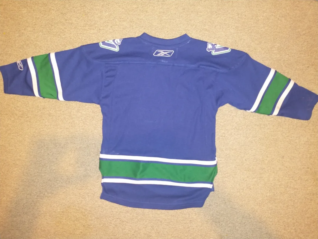 Youth Vancouver Canucks Reebok Jersey Size 4/7 image indicator(2)