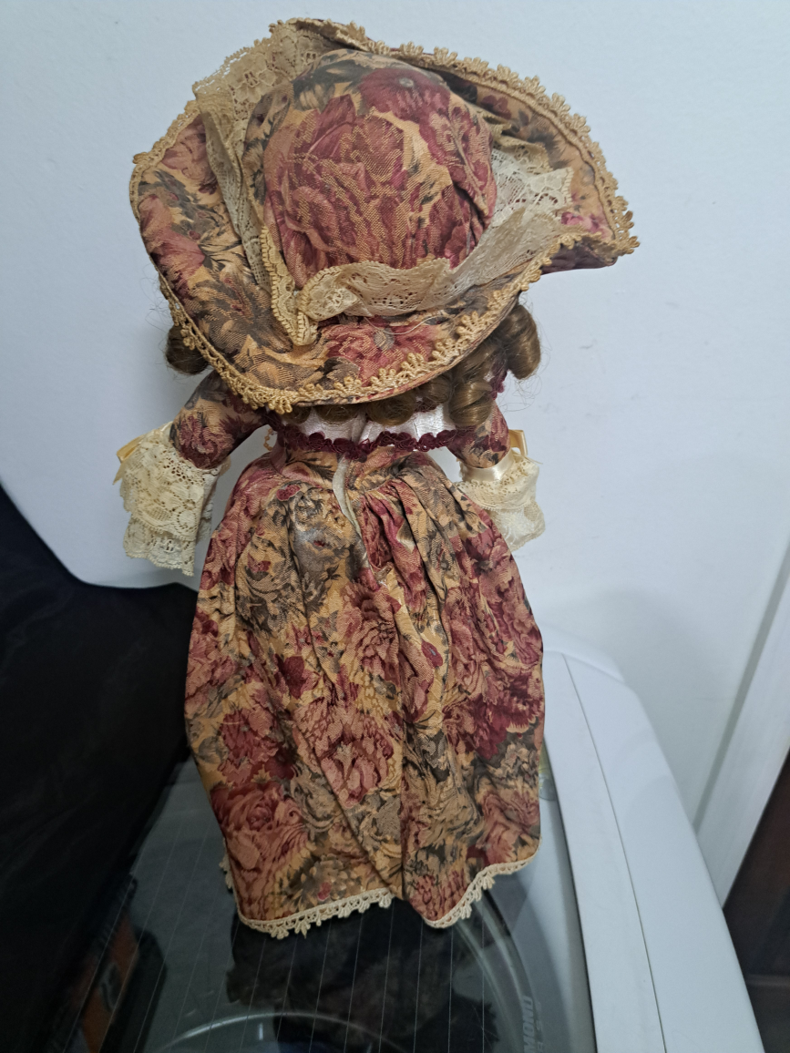 Porcelain Collector Doll in Vintage Dress - photo 5