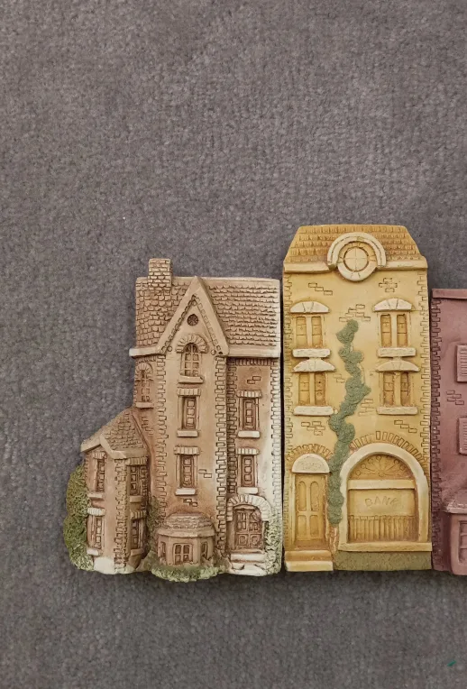 Victorian houses wall hanging image indicator(2)