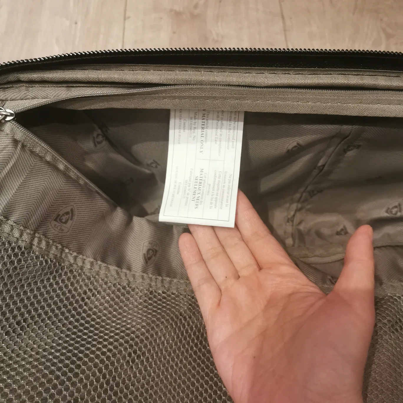 HEYS Large Checked Suitcase - Dark Grey image indicator(7)