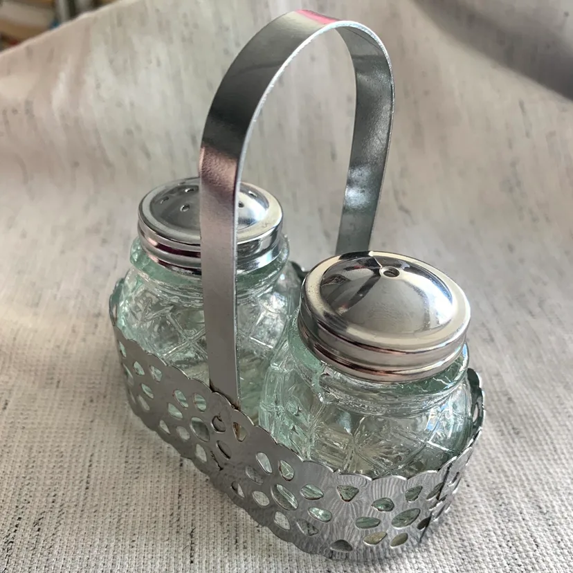 Mini Salt & Pepper Shakers with Carrying Stand image indicator(2)