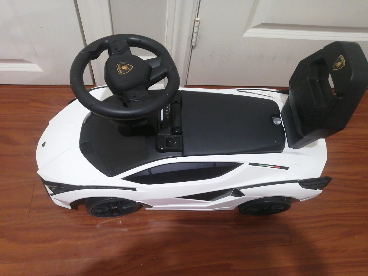Lamborghini-styled Ride-on Toy Car - photo 3