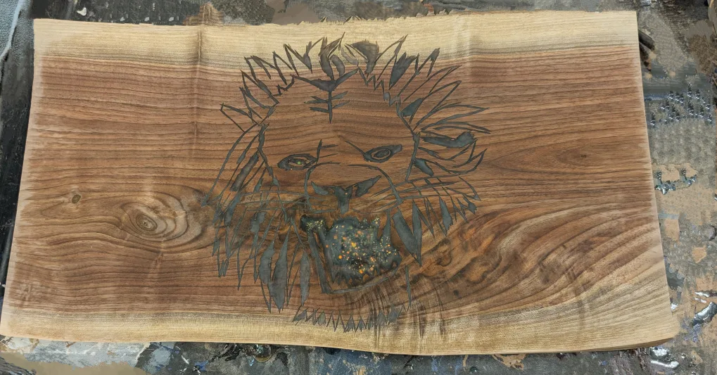 Live Edge Walnut Wood Serving Tray with Lion Design image indicator(3)