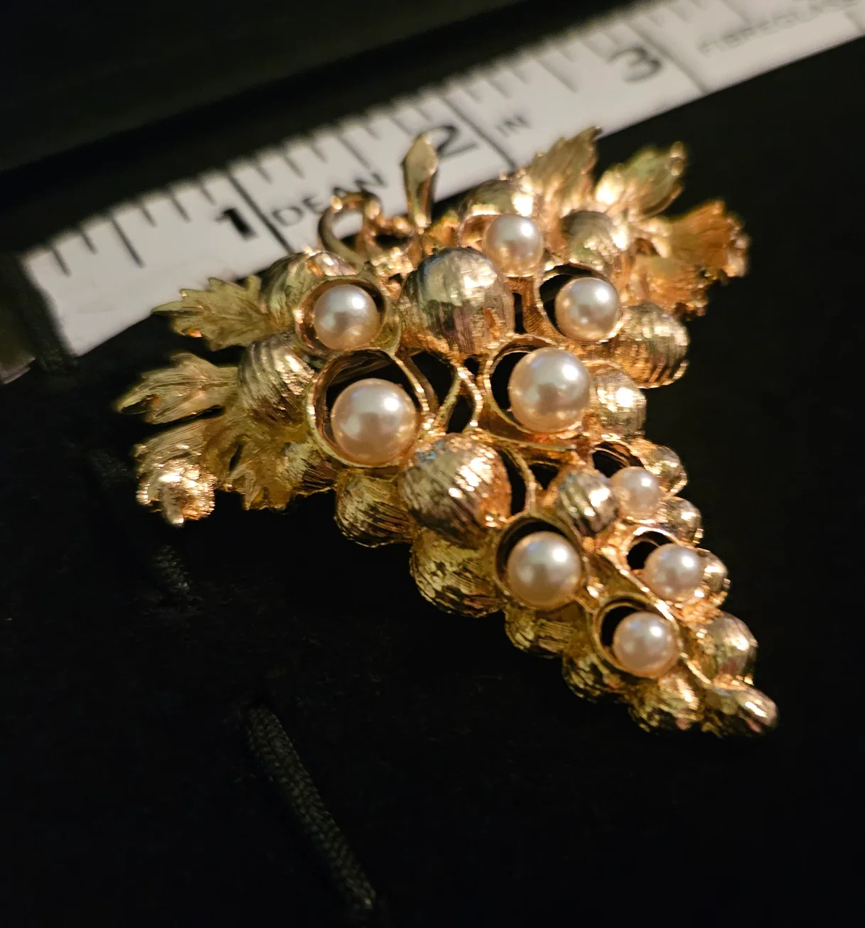 Vintage Gold Tone Grape Bunch Brooch 🍇 image indicator(4)