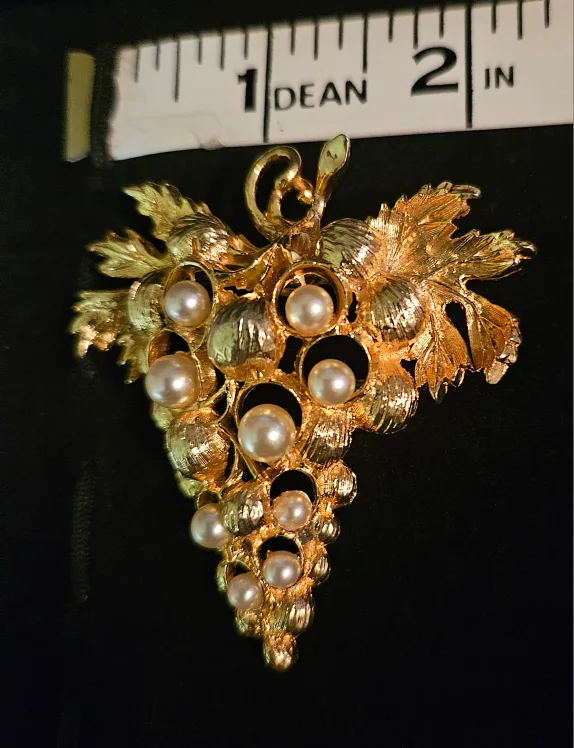 Vintage Gold Tone Grape Bunch Brooch 🍇 image indicator(6)