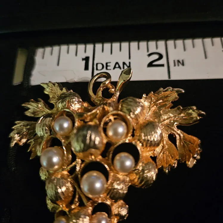 Vintage Gold Tone Grape Bunch Brooch 🍇 image indicator(7)