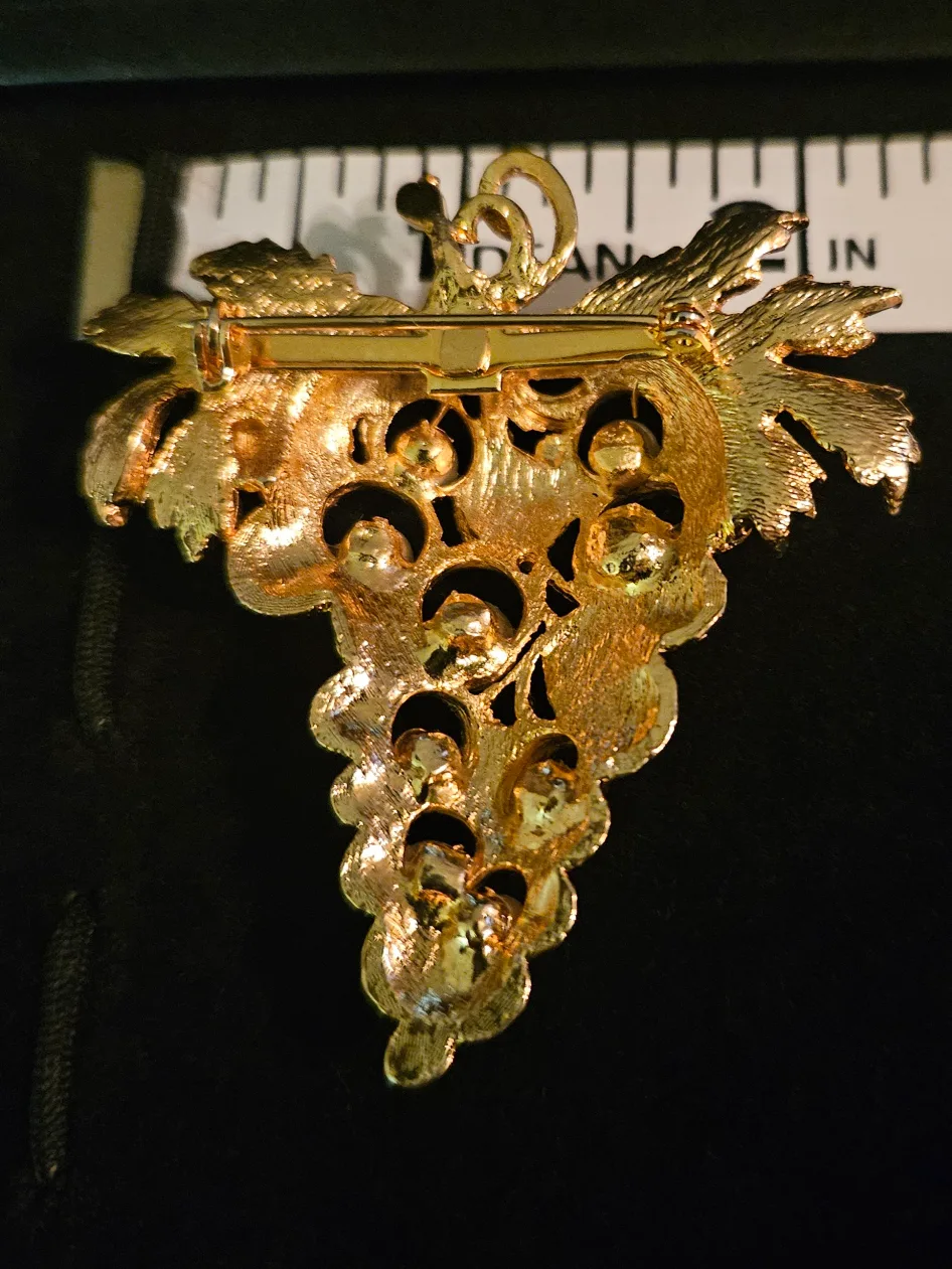 Vintage Gold Tone Grape Bunch Brooch 🍇 image indicator(8)