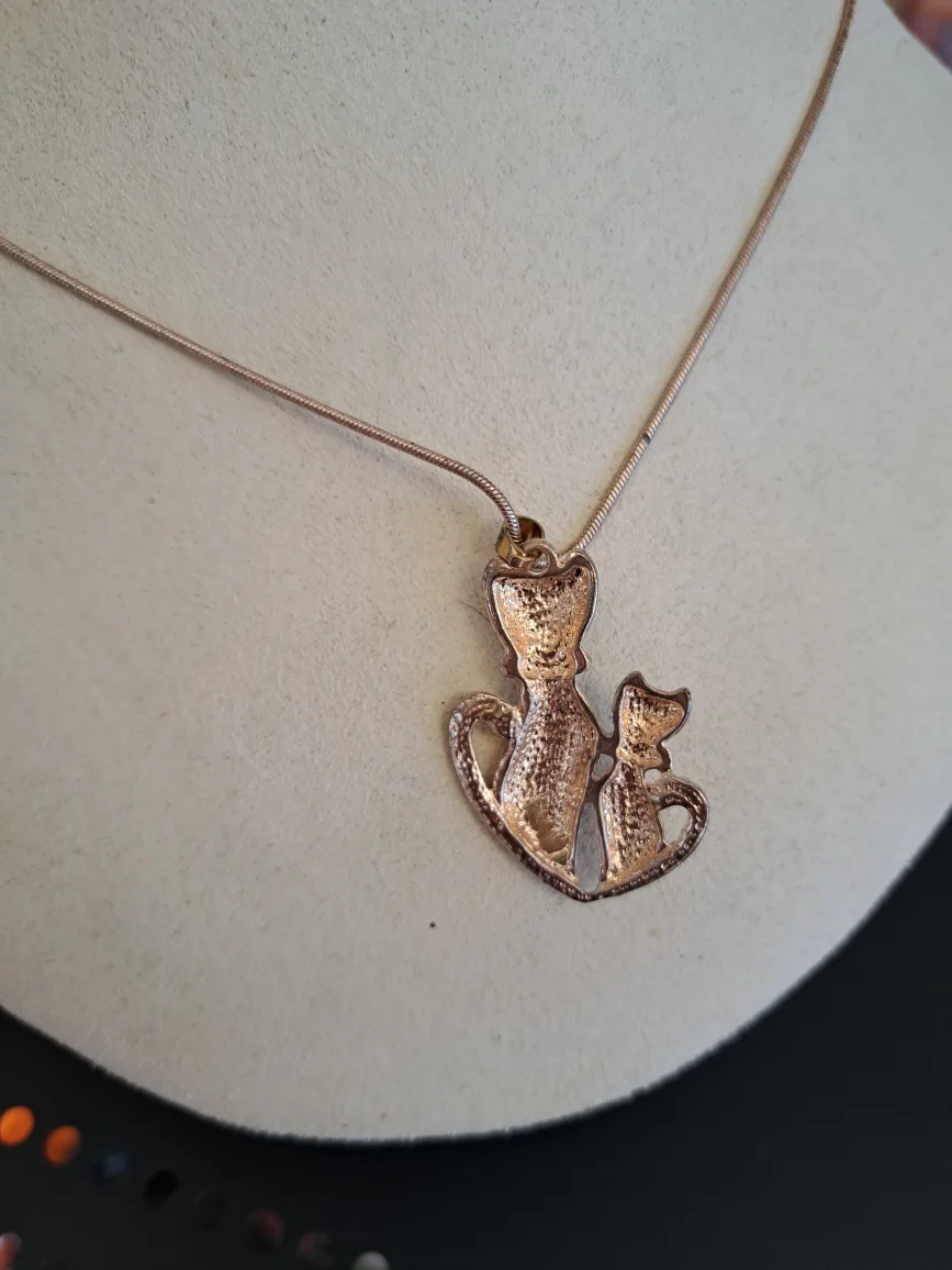 Adorable Cat Mom and Kitten Necklace image indicator(2)