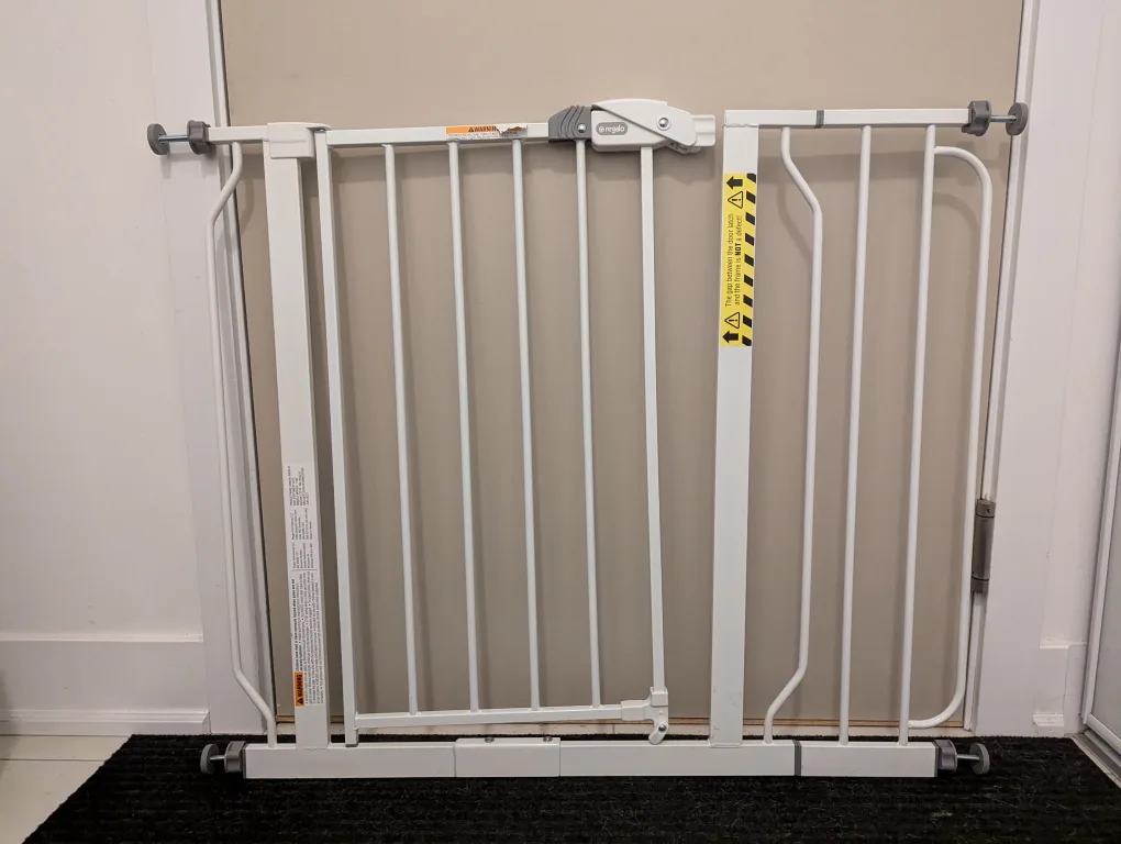 Regalo Easy Open and Close Baby Gate thumbnail