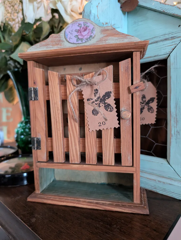 Rustic Wooden Wall-Mounted Key Holder image indicator(3)