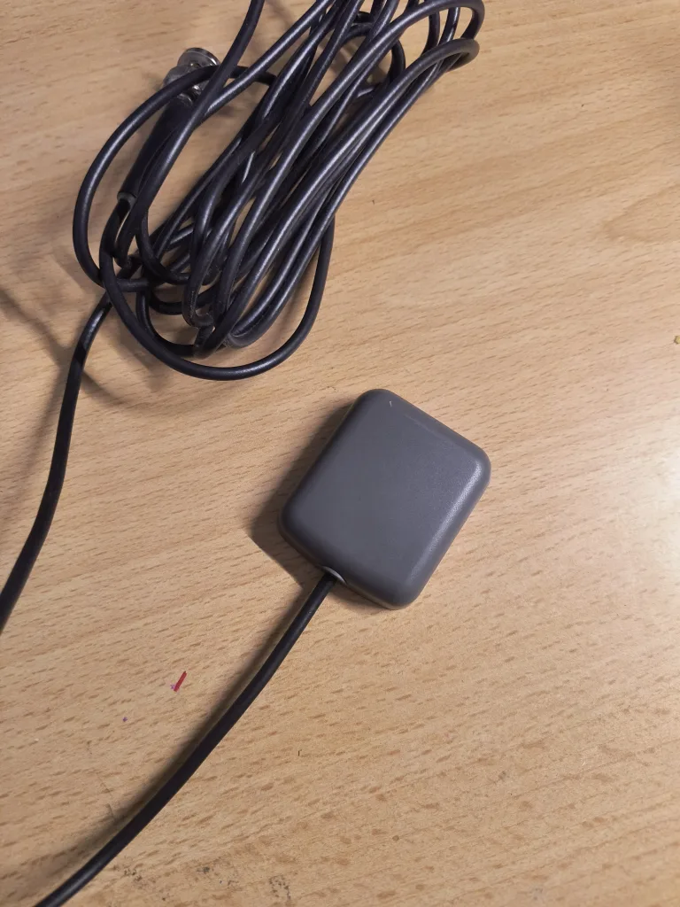 Magnetic GPS antenna image indicator(2)