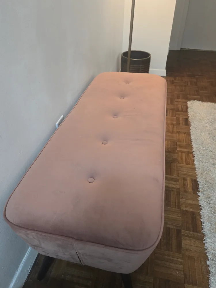 Pink Velvet Bench with Black Legs image indicator(2)