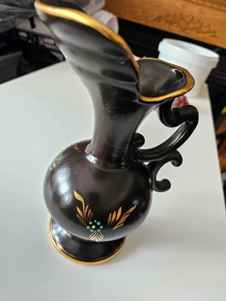 Vintage Black and Gold Ceramic vase image indicator(2)