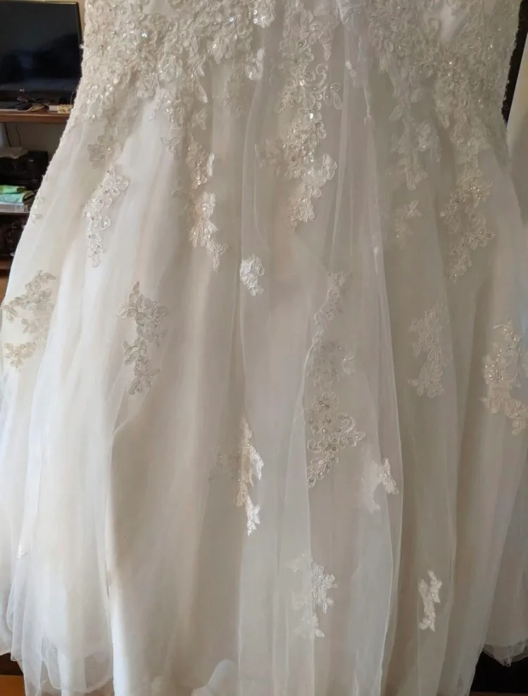 White Jewel Bridal Gown Size 4 image indicator(5)