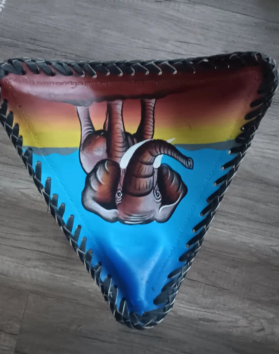 Hand-painted Elephant Tripod Stool image indicator(2)