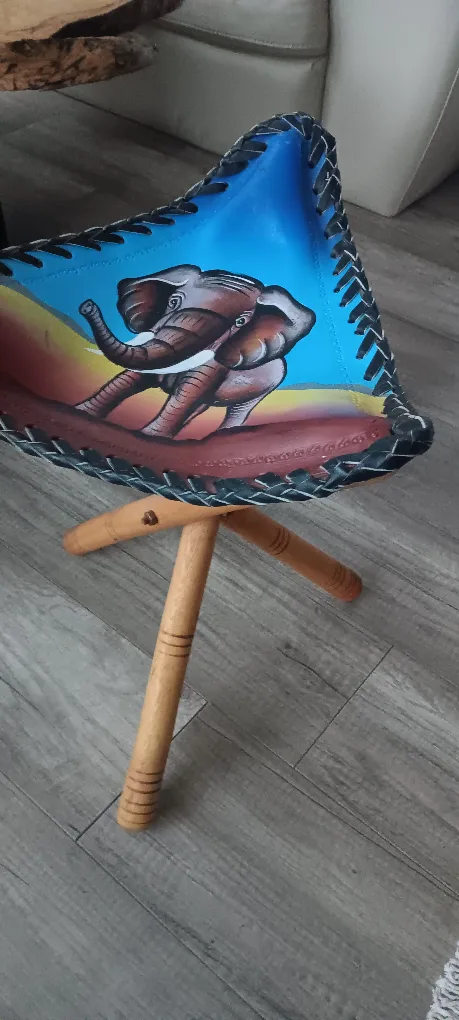 Hand-painted Elephant Tripod Stool image indicator(4)