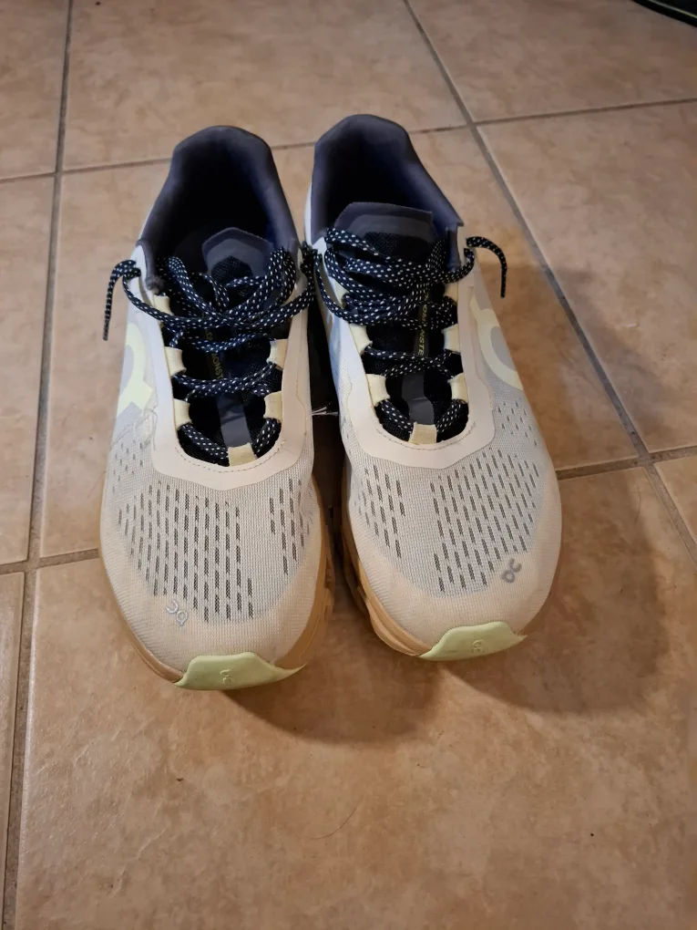 On Cloud 5 Running Shoes - Women's Size 8 image indicator(2)