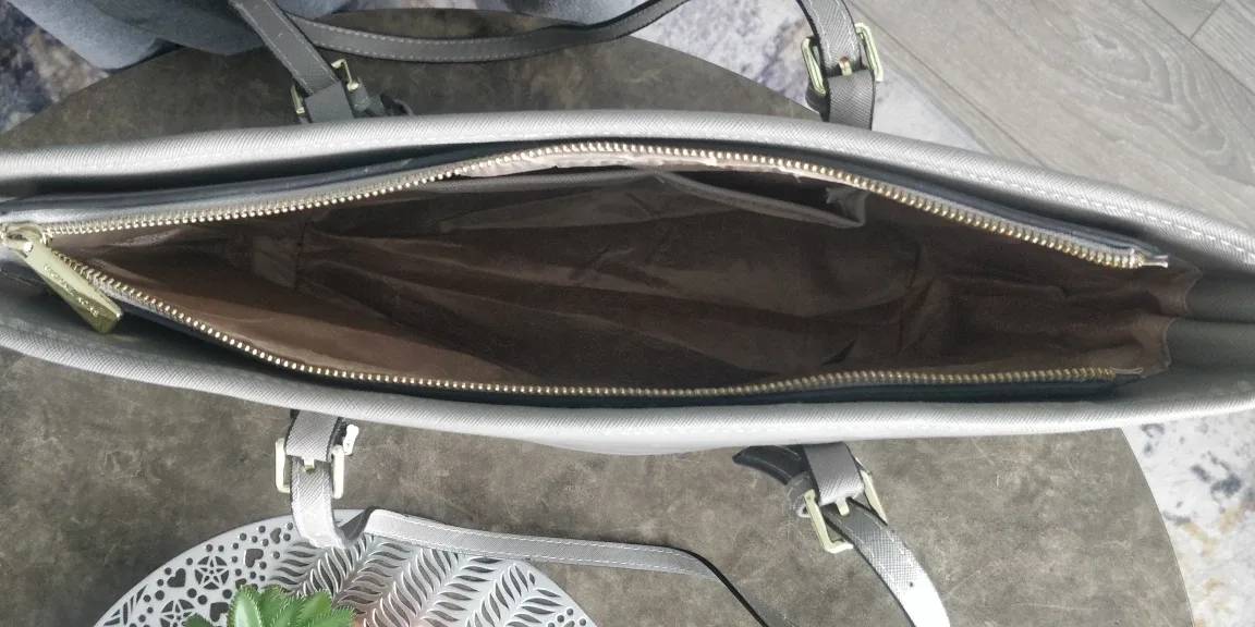 Michael Kors Grey Tote Bag image indicator(2)