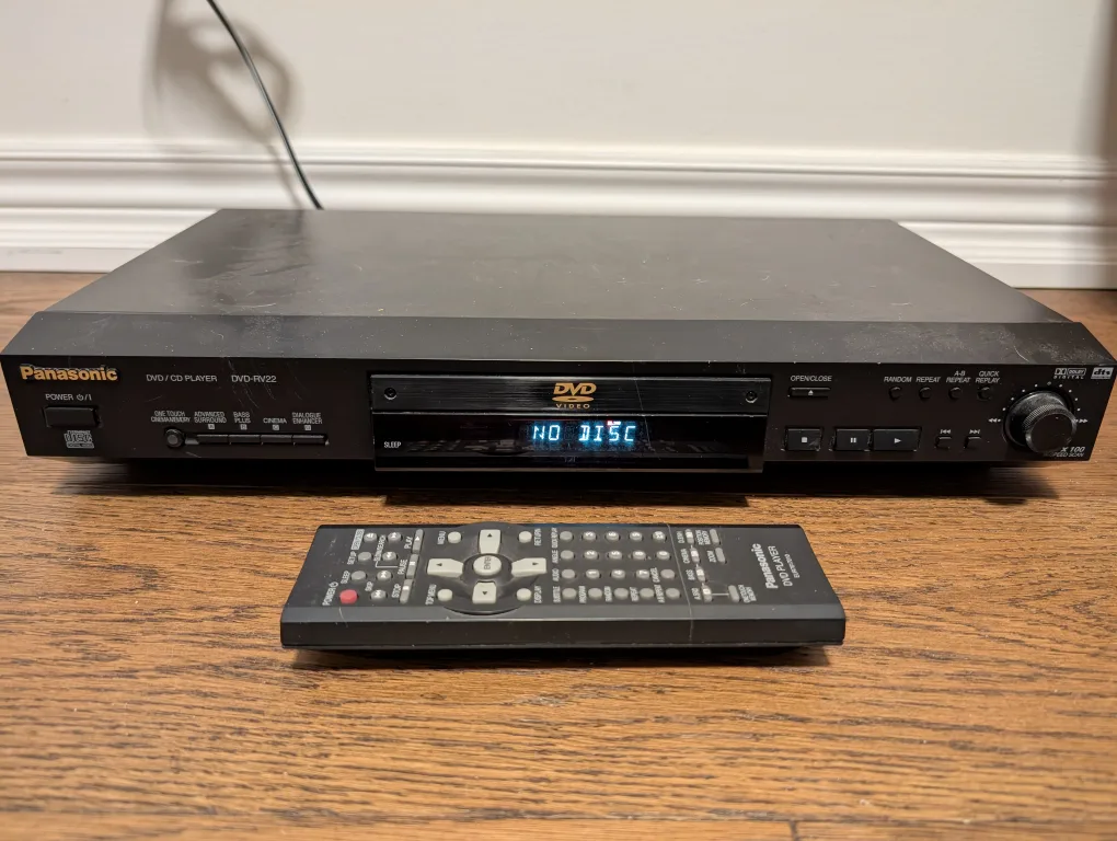 Panasonic DVD-RV22 DVD/CD Player with Remote thumbnail