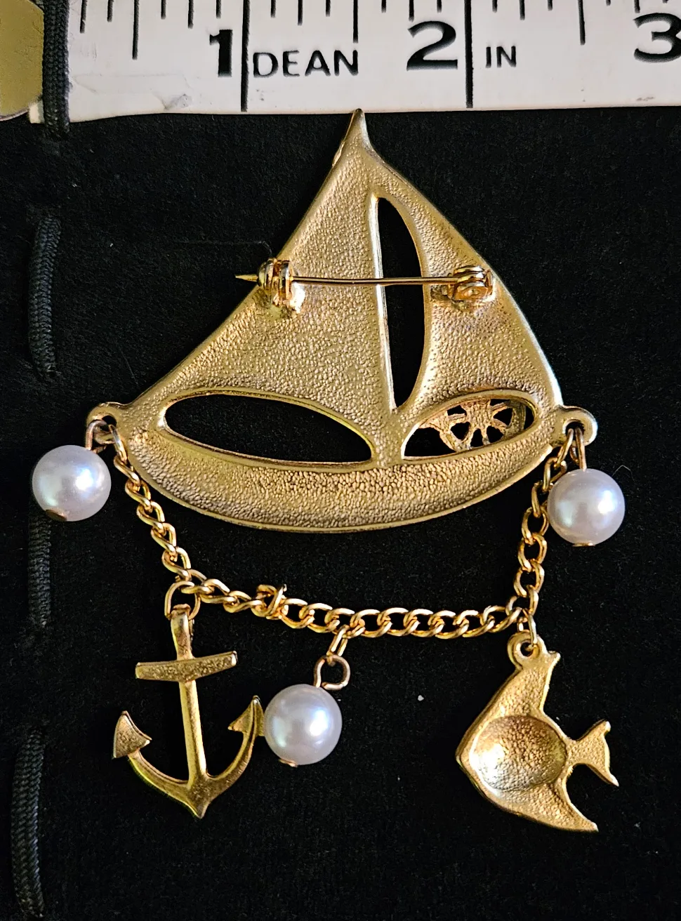 Vintage Brooches image indicator(4)