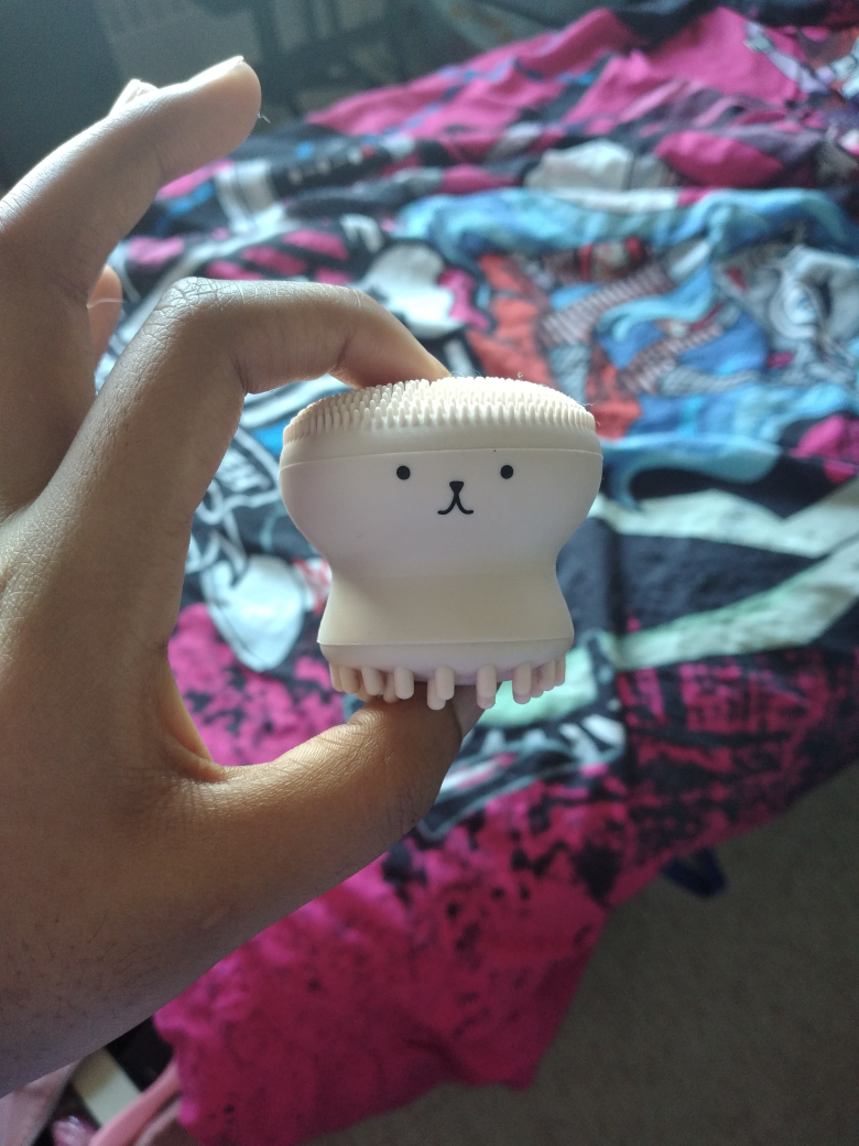 Face cleansing brush