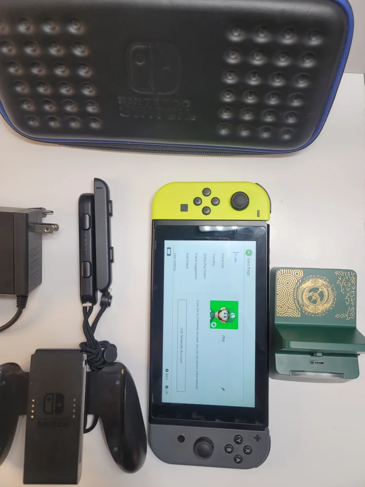Nintendo Switch Console with accessories image indicator(5)