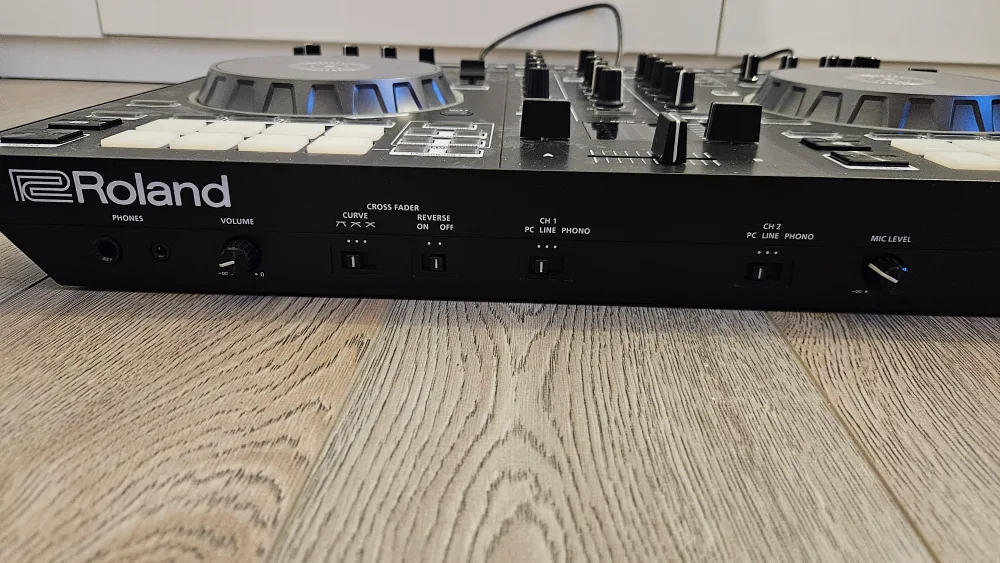 Roland DJ-505 Serato DJ Controller image indicator(2)