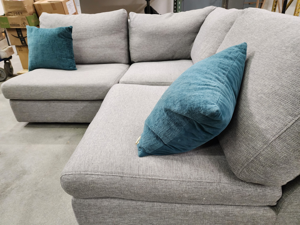 HIGH END Q LIVING 3 PEICE MODULAR.FREE DELIVERY!!!