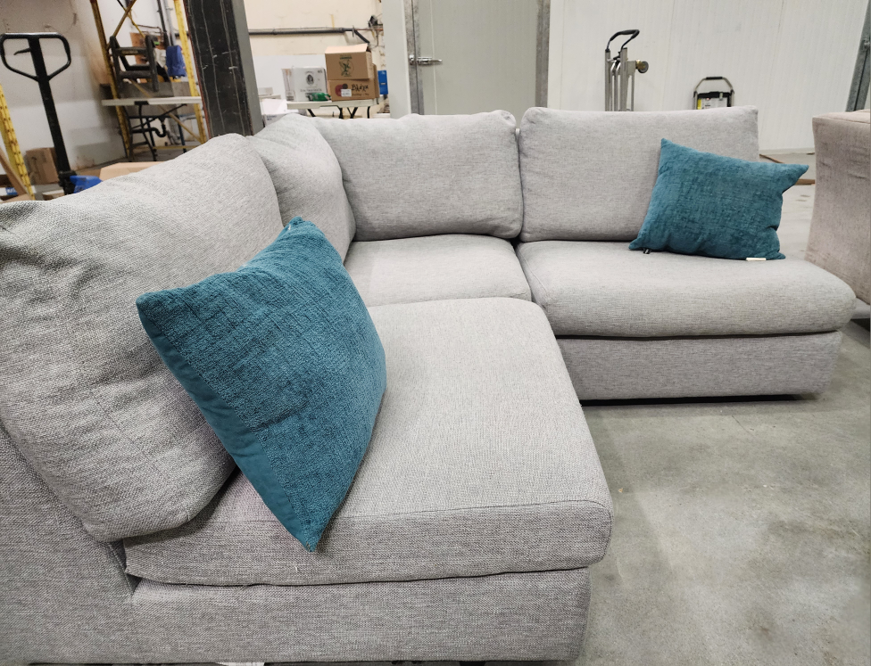HIGH END Q LIVING 3 PEICE MODULAR.FREE DELIVERY!!! - photo 2