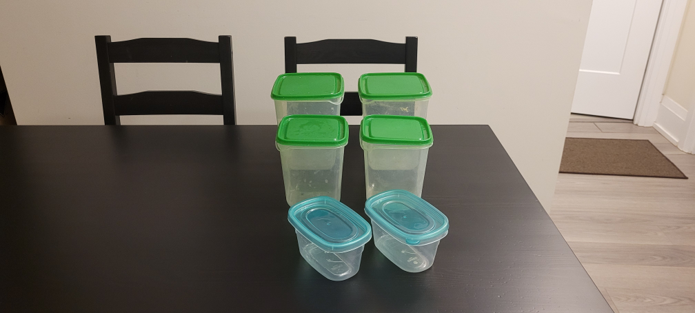 Set of 4 Square and 2 Rectangular Food Storage Containers