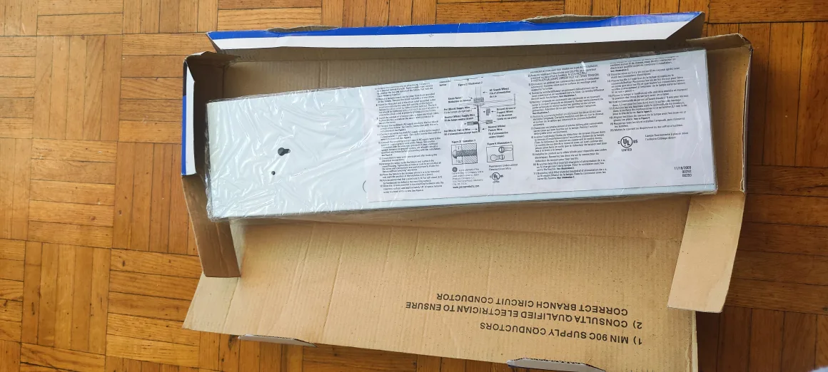 GE 18" Fluorescent Light Fixture - New in Box image indicator(3)