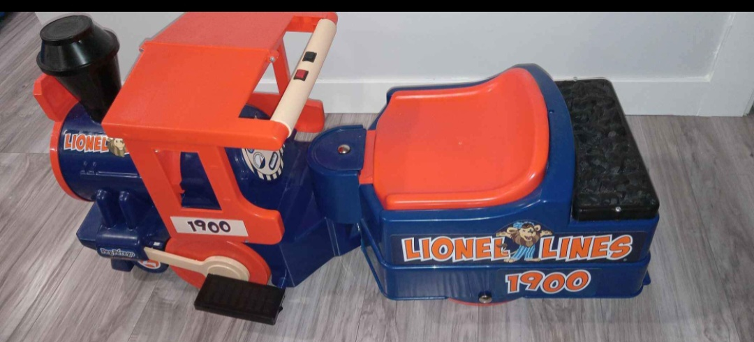 Peg Perego Lionel Lines Ride-on Train - photo 4