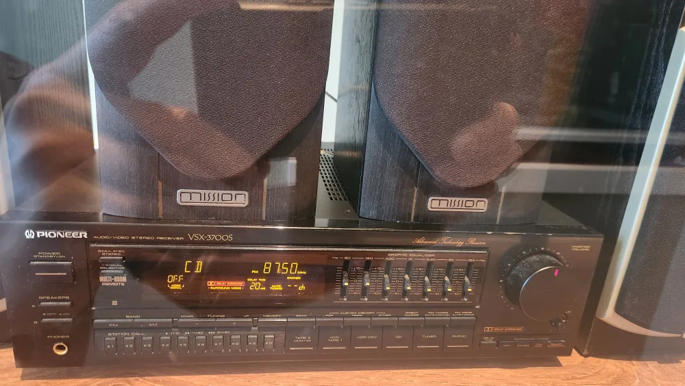 Pioneer VSX-3200S Stereo Receiver with Mission Speakers