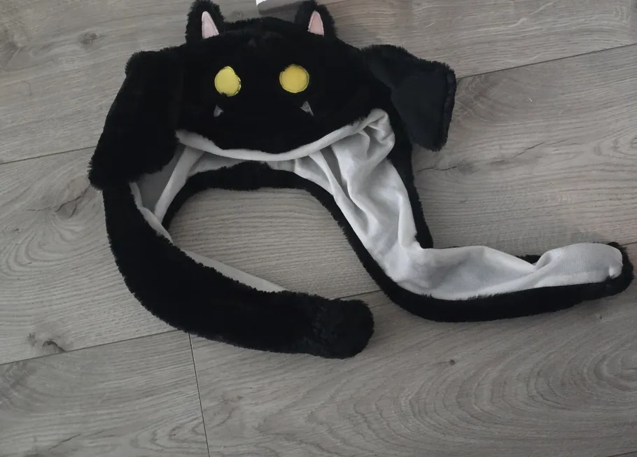 Bat Hat with Moving Ears thumbnail