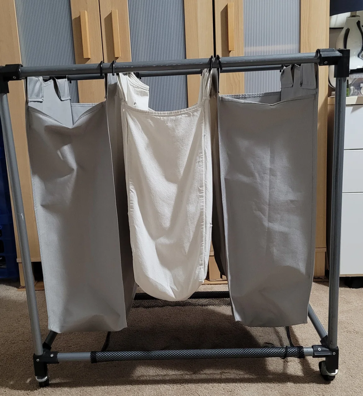 Three-Tier Laundry Hamper with Rolling Base image indicator(2)