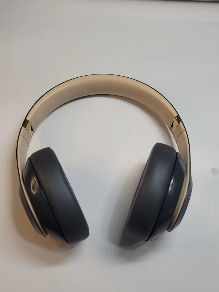 Beats Studio3 Wireless Headphones - Dark Grey/Sand image indicator(2)