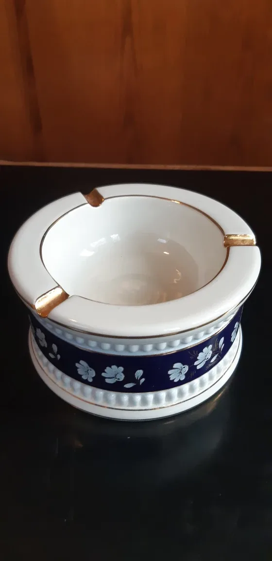 Vintage Ceramic Ashtray image indicator(2)