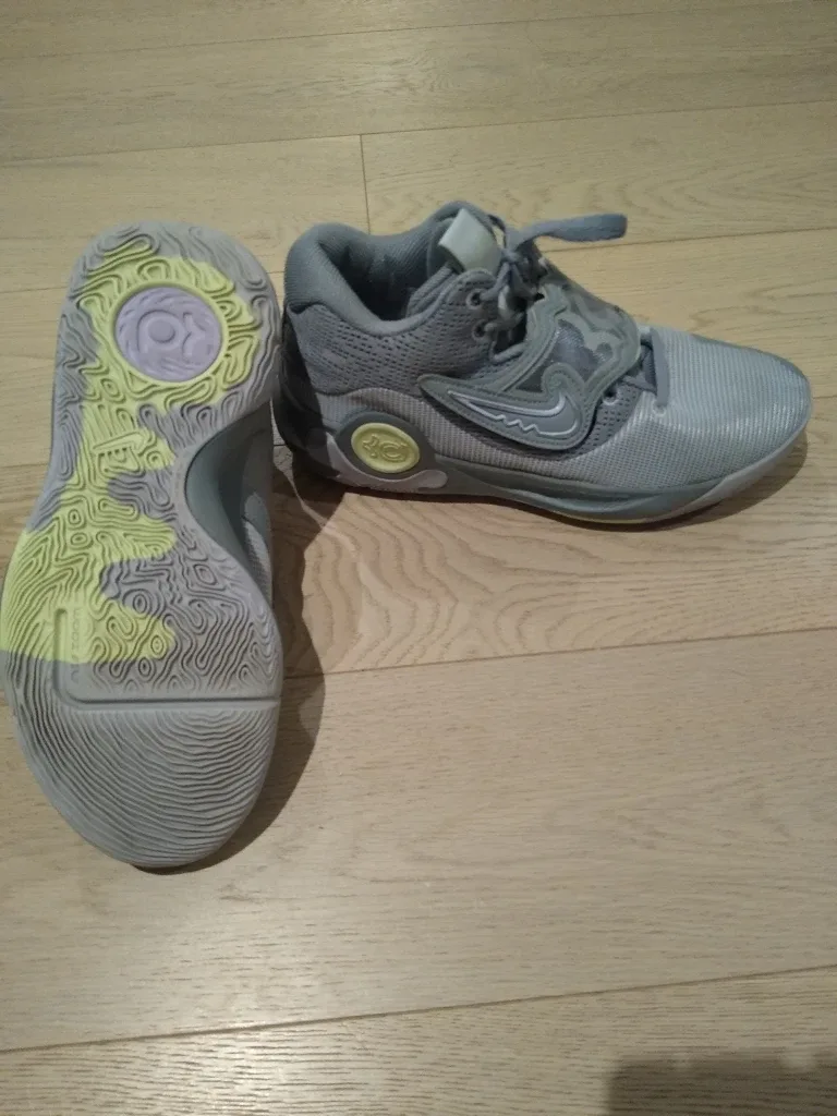 Like New! Nike KD Trey 5 X Basketball Shoes - size 8.5 image indicator(2)