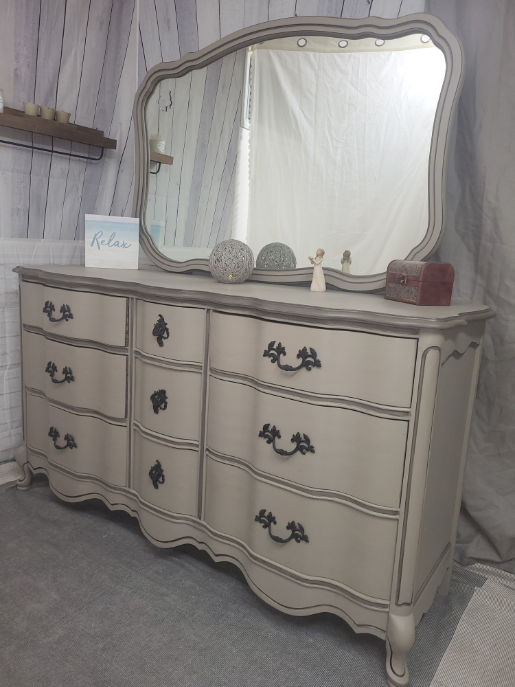 Vintage French Provincial dresser with mirror - photo 3