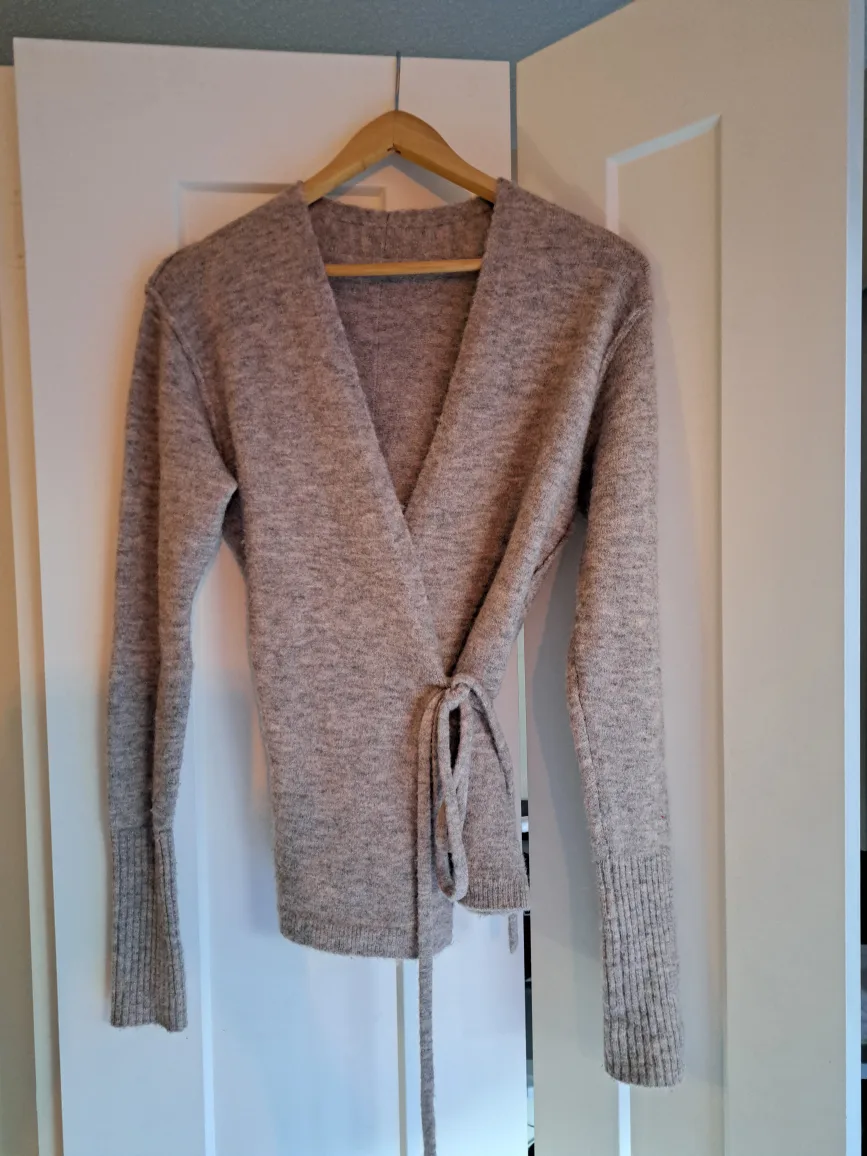 Aritzia Babaton Wilfred GiGi Wrap Cardigan Sweater image indicator(2)
