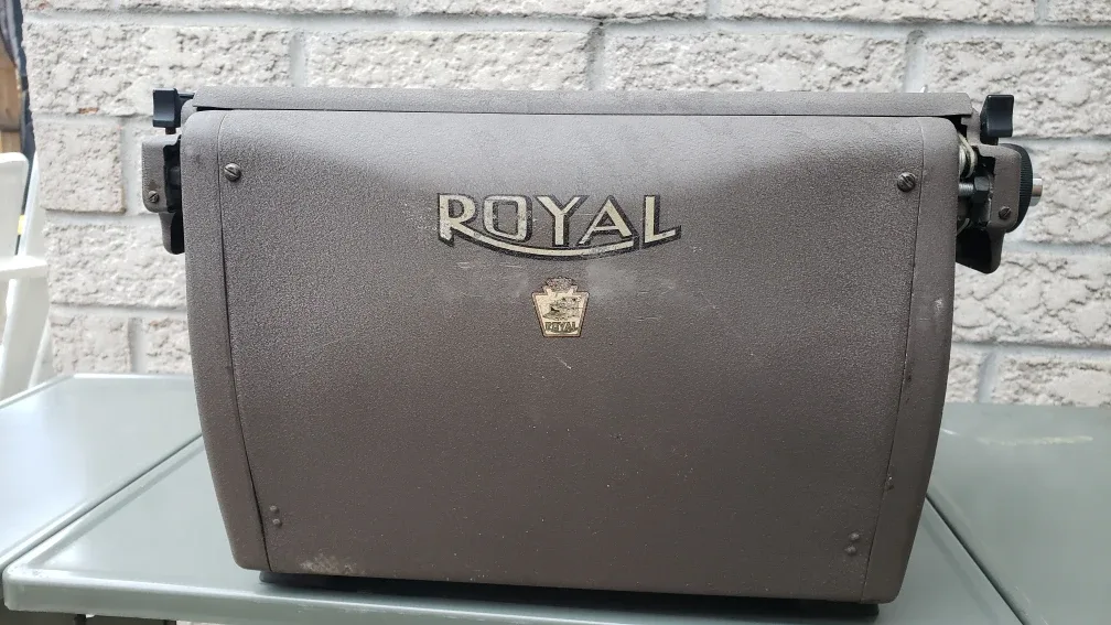 1953 Royal HHS Model Typewriter(Polish) image indicator(9)