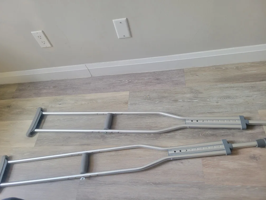 Pair of Adult Forearm Crutches thumbnail