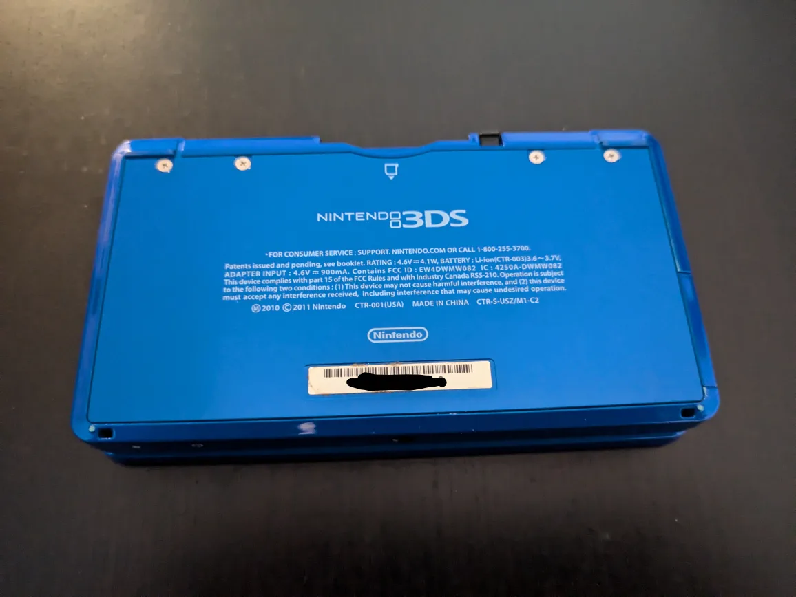 Cobalt blue Lougi's Mansion 3DS with stylus and charger, 2 games image indicator(4)