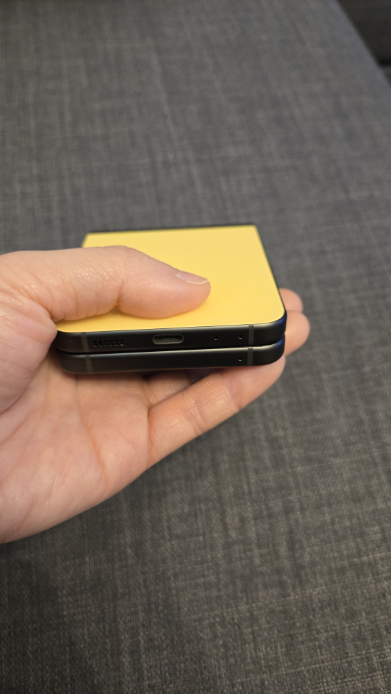 Samsung Galaxy Z Flip5, Samsung exclusive colour - photo 4