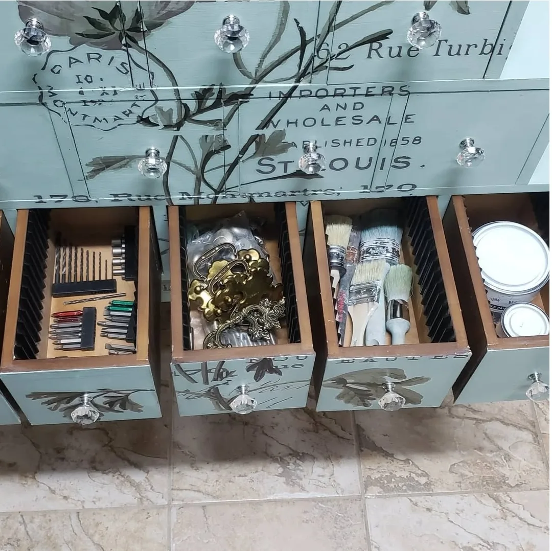 vintage Multi-Drawer sideboard image indicator(3)