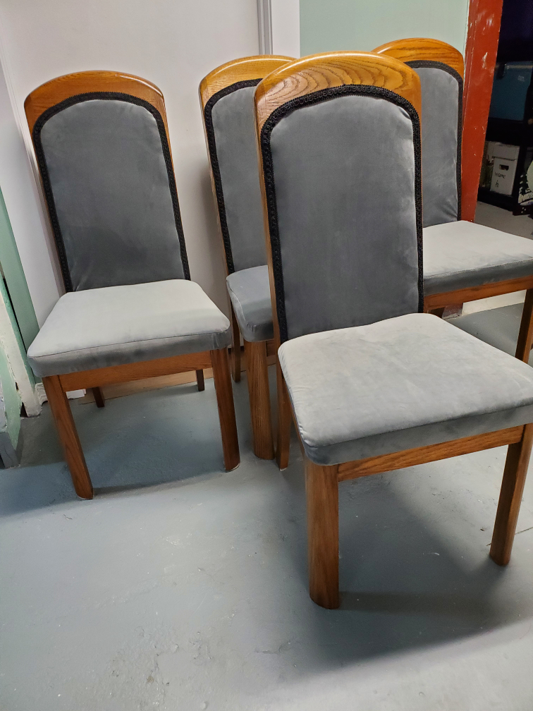 Set of 4 Dining Chairs - Oak Wood and Grey Upholstery