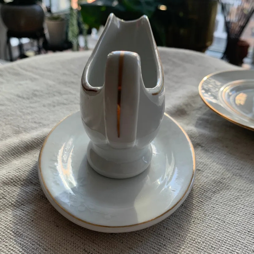 Vintage Set of Creamer & Sugar Bowl (Gold Accent Trim) image indicator(6)