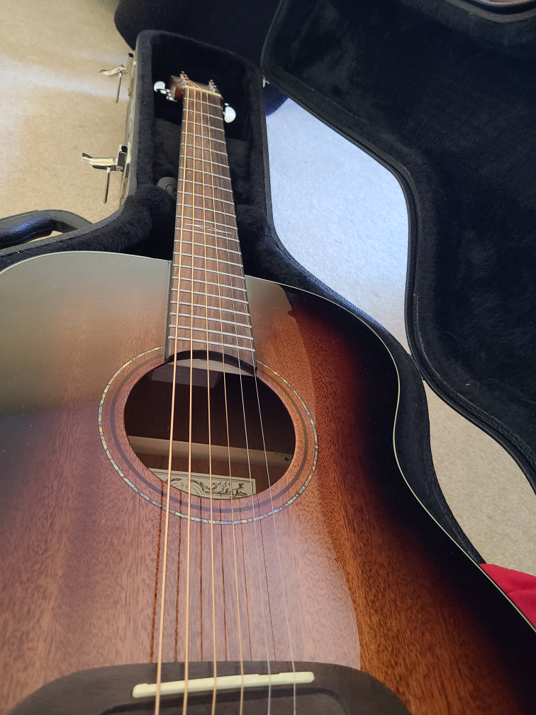 Alvarez guitar - photo 5