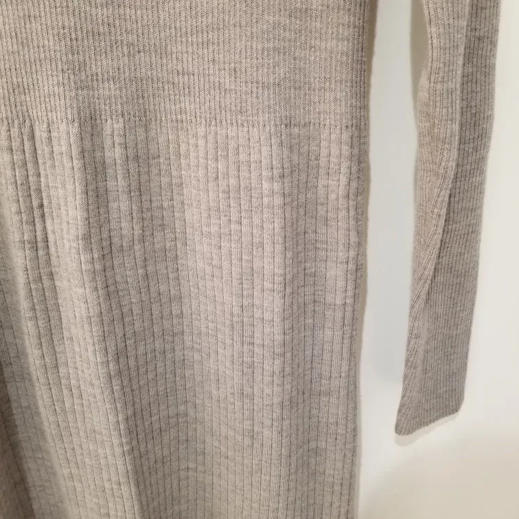 Uniqlo turtleneck dress size S image indicator(4)