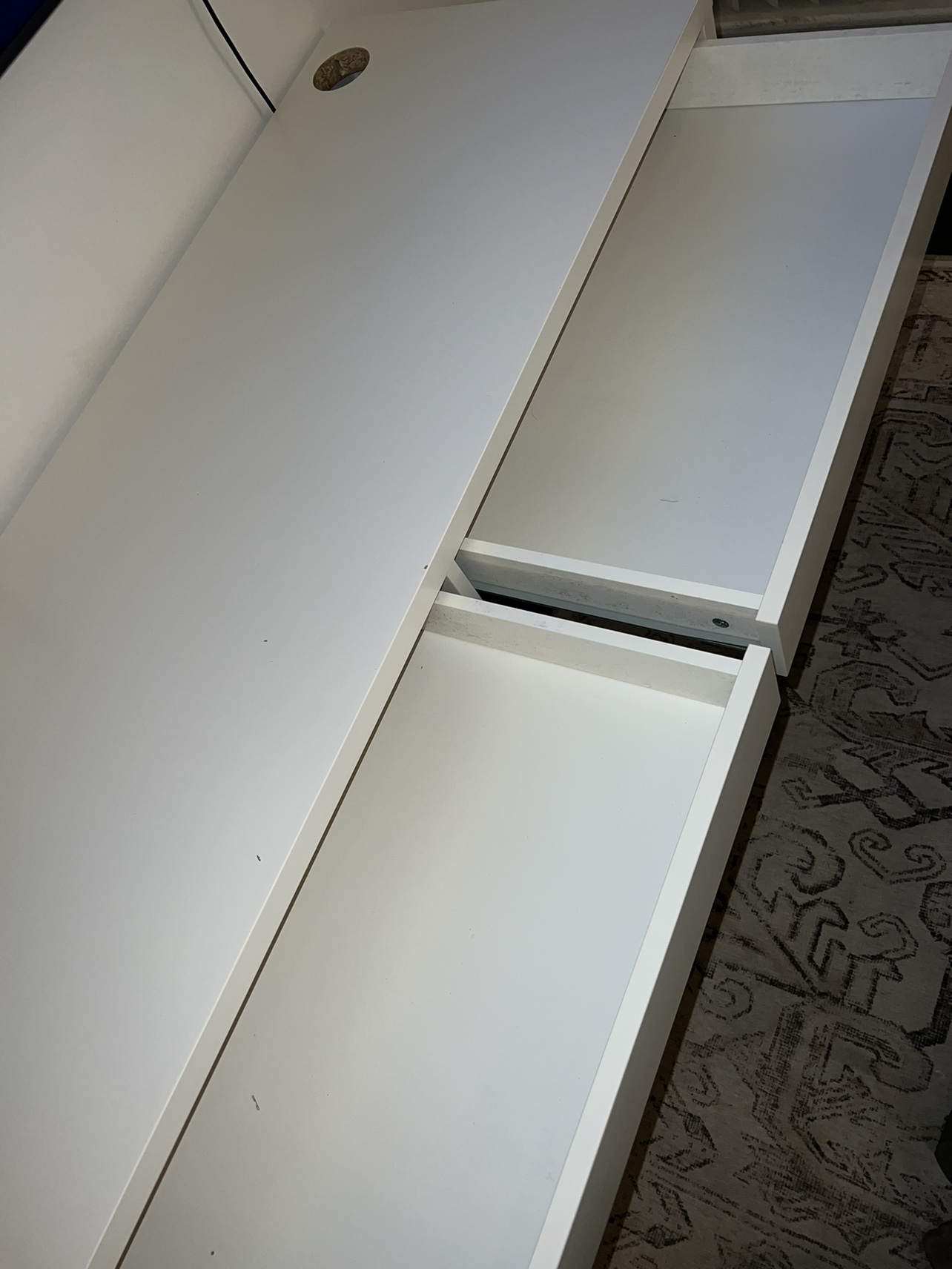 Ikea desk (11 Lillian St) - photo 4